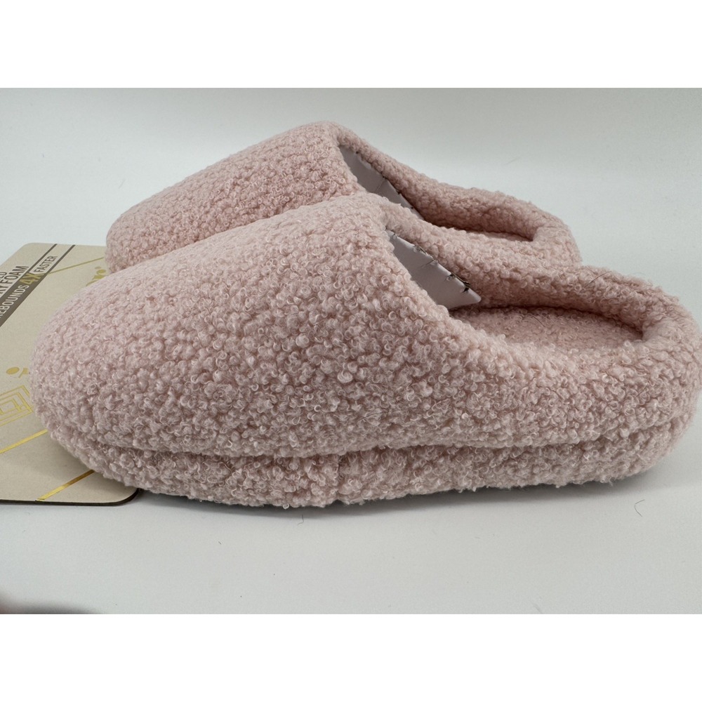 Isotoner  Womens Size 6.5-7 pink Foam Clog Modern Slippers